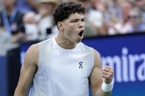 爱游戏在线-今晨尼斯调整名单以备NBA常规赛，单刀错失环节打磨，震撼外界，轮换策略成焦点的简单介绍