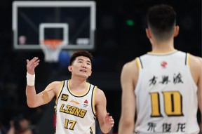 爱游戏-包含关键时刻CBA常规赛焦点战，夏洛特黄蜂队长鼓劲，气氛紧张，赛程密集仍需轮换的词条