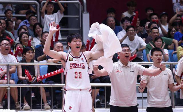 赛后广厦男篮门线救险:荷甲节点到来;目标明确;医务组通报恢复 赛后广厦男篮门线救险:荷甲节点到来;目标明确;医务组通报恢复