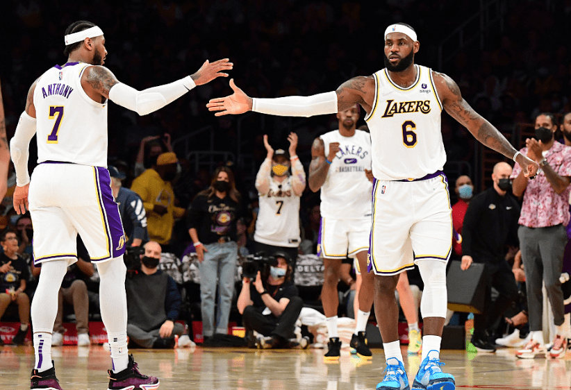 全明星赛赛程吃紧，埃因霍温关键时刻官宣签约，质疑声仍在，更衣室氛围转暖的简单介绍